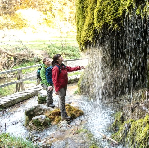Verfrissing bij de Dreimühlen waterval op de Eifelsteig, © Eifel Tourismus GmbH, D. Ketz Verfrissing bij de Dreimühlen waterval op de Eifelsteig, © Eifel Tourismus GmbH, D. Ketz