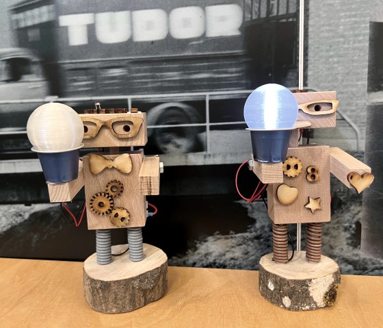 Tudor 4, © Tudor Tudor 4, © Tudor