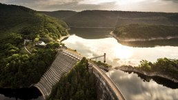 Vue sur le barrage de l'Urft dans le parc national de l'Eifel, © Eifel Tourismus GmbH, D. Ketz Vue sur le barrage de l'Urft dans le parc national de l'Eifel, © Eifel Tourismus GmbH, D. Ketz