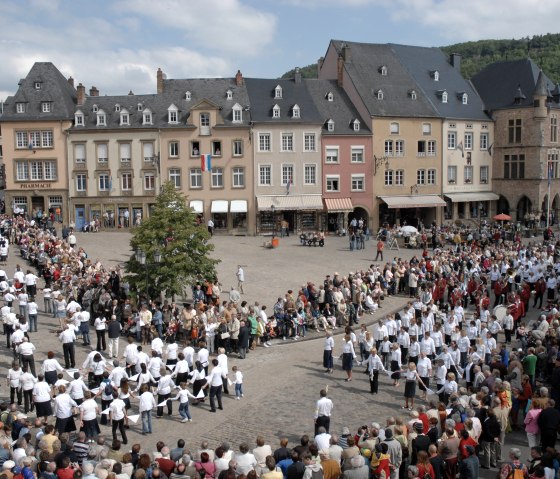 Jumping procession, © Peuky Barone Wagener / LFT Jumping procession, © Peuky Barone Wagener / LFT
