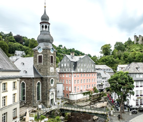 Oude stad van Monschau met het Rode Huis, © Eifel-Tourismus GmbH, Dominik Ketz Oude stad van Monschau met het Rode Huis, © Eifel-Tourismus GmbH, Dominik Ketz