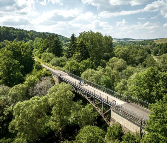 The Kyll cycle path also leads over bridges, like here near Stadtkyll, © Eifel Tourismus GmbH, Dominik Ketz The Kyll cycle path also leads over bridges, like here near Stadtkyll, © Eifel Tourismus GmbH, Dominik Ketz