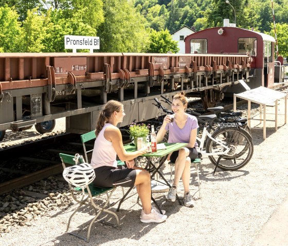 Stop bij Caf&eacute; Stullwerk in het spoorwegmuseum, Pronsfeld, &copy; Eifel Tourismus GmbH, Dominik Ketz