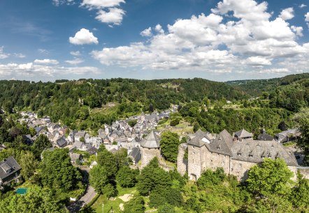Uitzicht op Monschau met kasteel, &copy; Eifel Tourismus GmbH, Dominik Ketz