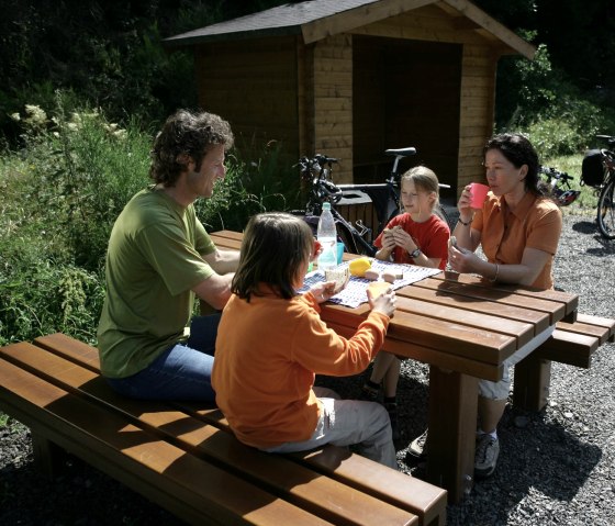 Repos sur la piste cyclable de l'Eifel-Ardennes, © Eifel Tourismus GmbH/intention