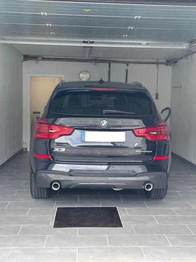 Die Garage bietet ausreichend Platz, um Ihr Auto sowie Fahrräder während Ihres Aufenthaltes sicher und geschützt abzustellen.