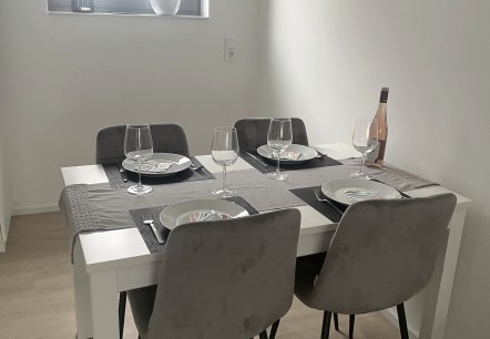 Esstisch, &copy; Schmieder