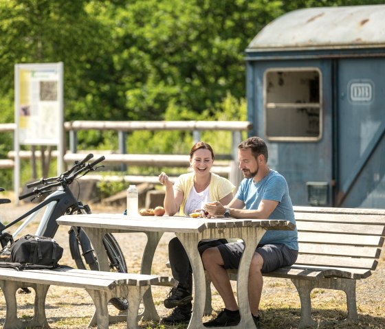 Kyll fietspad, rustplaats bij Stadtkyll, © Eifel Tourismus GmbH, Dominik Ketz