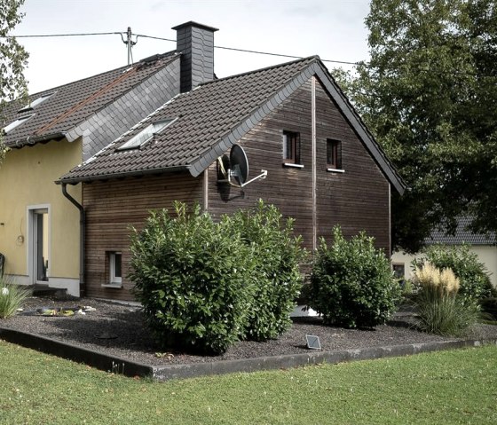 Ansicht_Haus_Rueckseite_mit_Garten, &copy; Monika Kunze