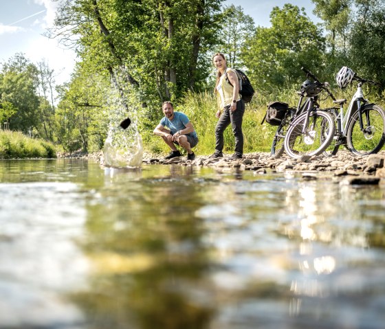 Les plaisirs de l'eau sur la piste cyclable de la Kyll, &copy; Eifel Tourismus GmbH, Dominik Ketz