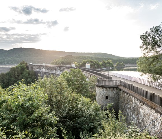 Stuwdam van Urft op etappe 4 van de Eifelsteig, © Eifel Tourismus/D. Ketz