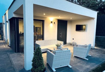 Au&szlig;en, &copy; Lames