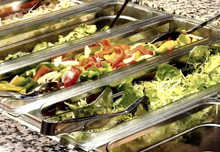Salatbuffet, &copy; Sch&ouml;nfelderhof