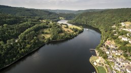 Uitzicht in het dal vanaf Einruhr op de Eifelsteig, © Eifel Tourismus/D. Ketz