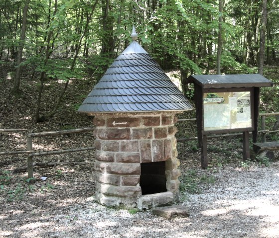 Se rafraîchir à la source Viktoria lors de la randonnée Meulenwaldroute, © Tourist-Information Wittlich Stadt und Land