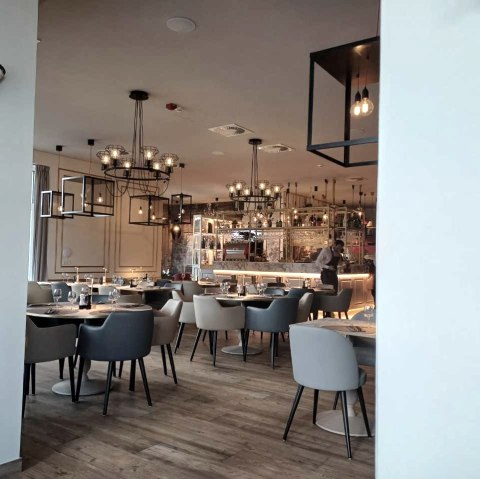 Restaurant, &copy; Nicole Zimmer