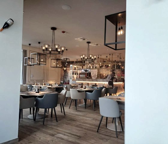 Restaurant, &copy; Nicole Zimmer