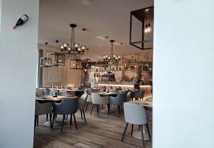 Restaurant, &copy; Nicole Zimmer