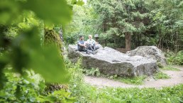 Pause an Kaiser Karls Bettstatt, © Eifel-Tourismus GmbH, AR, shapefruit AG