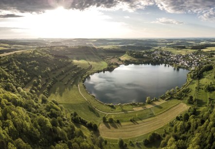 Le Schalkenmehrener Maar, © Eifel Tourismus GmbH, D. Ketz