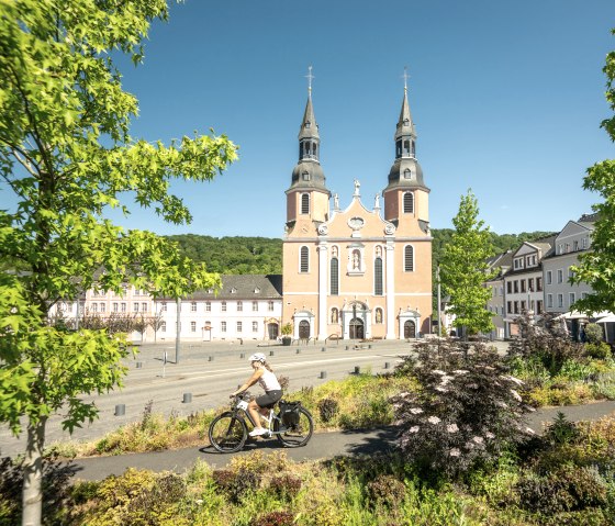 Basilique, Pr&uuml;m sur la piste cyclable Eifel-Ardennes, &copy; Eifel Tourismus GmbH, Dominik Ketz