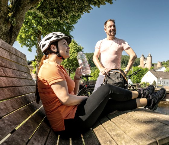 Ontspannen pauze op het Kyll fietspad, © Eifel Tourismus GmbH, Dominik Ketz